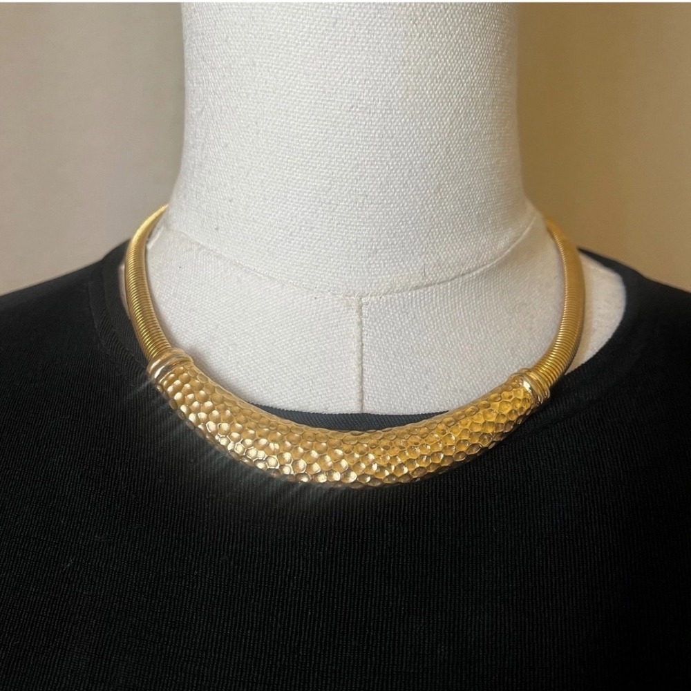 Vintageā Gold Tone Hammered Snake Chain Collar Choker Statement Necklace 17"